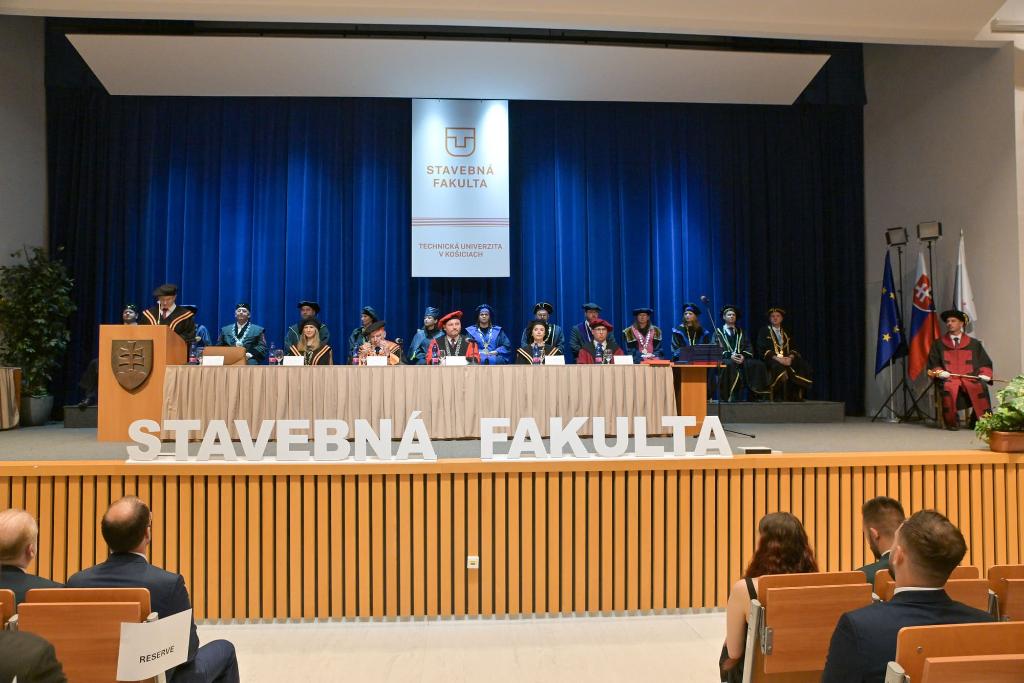 Slávnostné odovzdávanie inžinierskych diplomov absolventom Stavebnej fakulty TUKE – 30. jún 2025